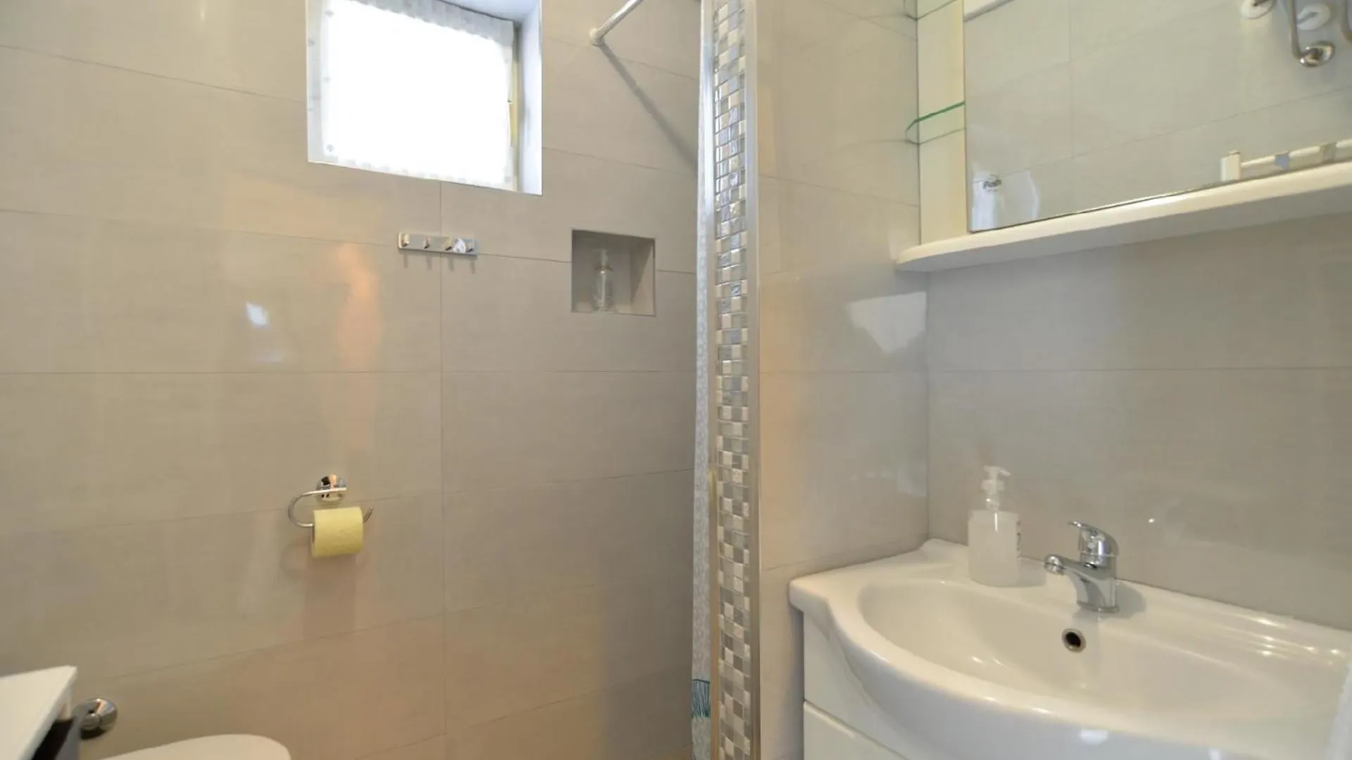 Apartment Ferienwohnung Fuer 5 Personen Ca 55 Qm In Novigrad, Istrien Istrische Riviera Karpinjan