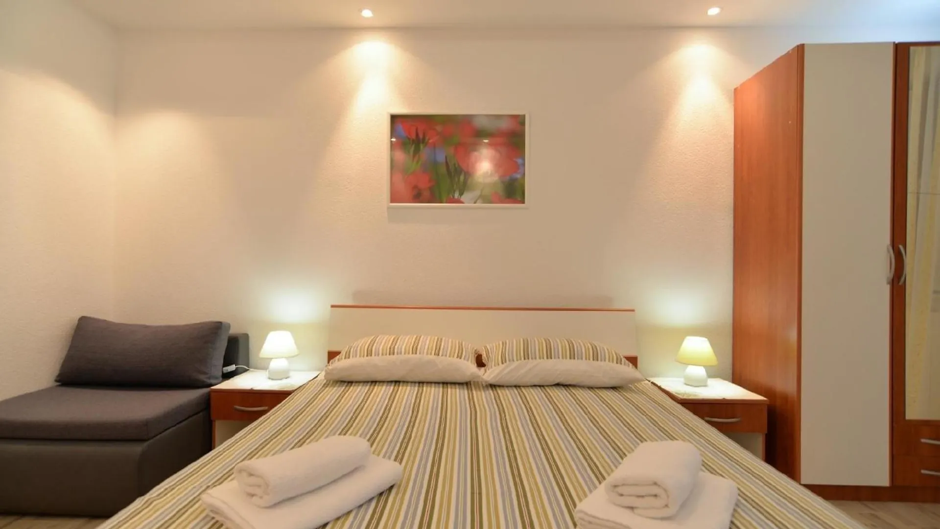 Apartment Ferienwohnung Fuer 5 Personen Ca 55 Qm In Novigrad, Istrien Istrische Riviera Karpinjan Kroatien